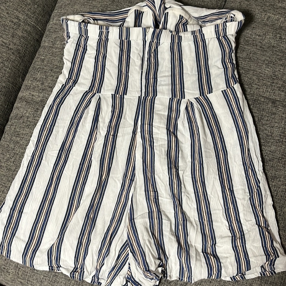 Lulu’s Sleeveless Romper - Picture 5 of 9
